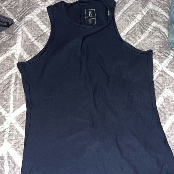OnCloud running movement tank - Picture 1 of 3